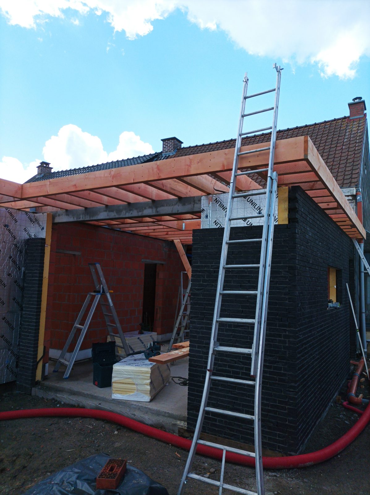 Charpente en cours de montage